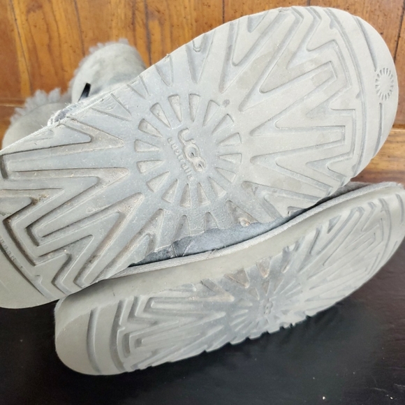 UGG AUSTRALIA 5803 BAILEY BUTTON TWINFACE - Picture 9 of 11